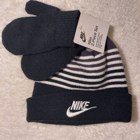 NWT Nike Hat and Gloves Set Black White Size 4T - Picture 1 of 2
